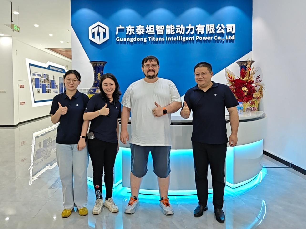 泰坦智能 | 俄罗斯客户远道来访，共话智能物流合作新篇章！