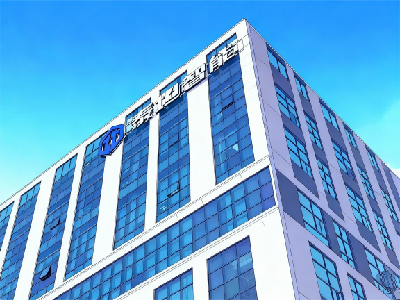 jimeng-2025-11-28-3248-去掉建筑上的“机器人产业园”文字