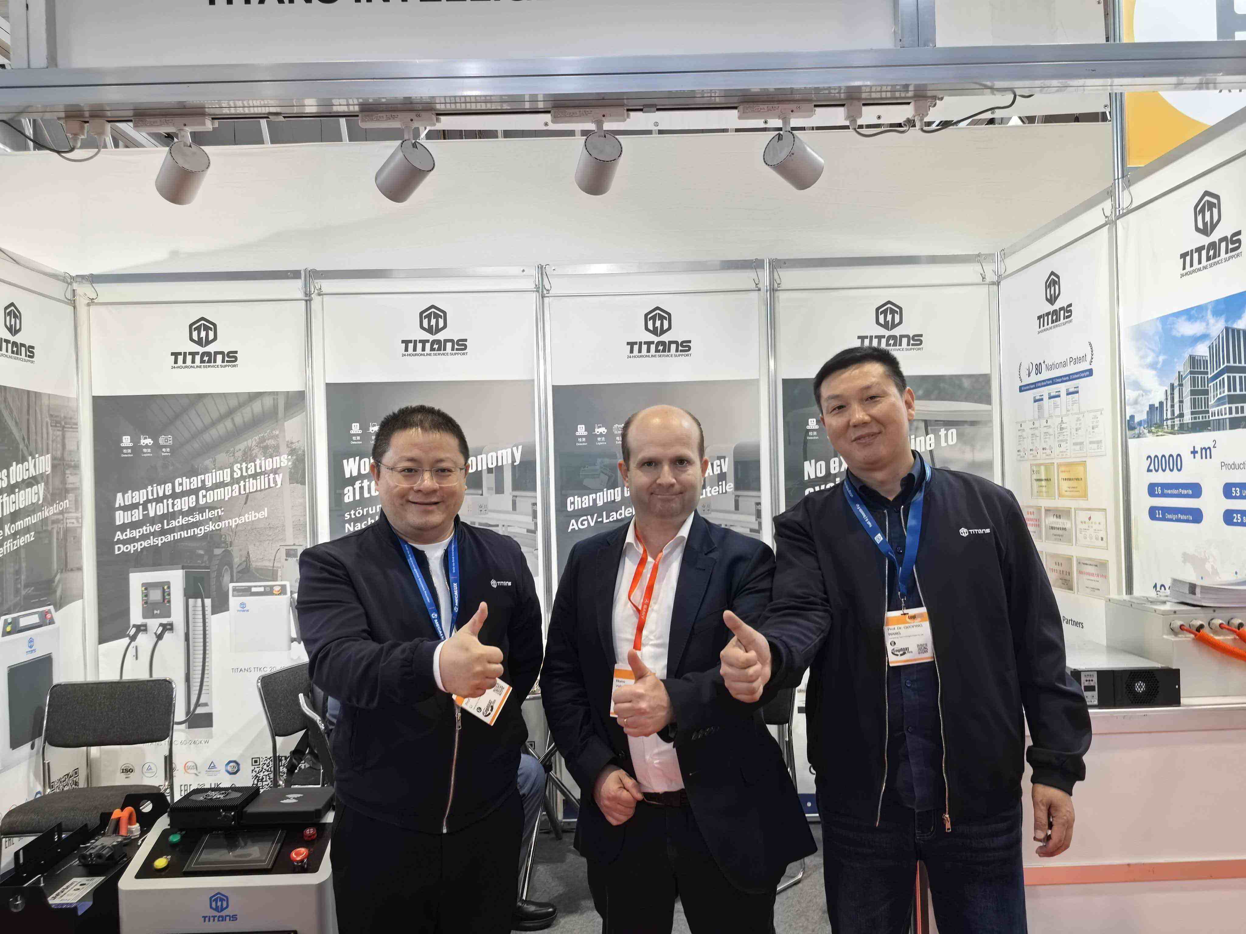 12b5e3a8deb0c74c8ff5d11dd2cbefbf大眼 12b5e3a8deb0c74c8ff5d11dd2cbefbf大眼